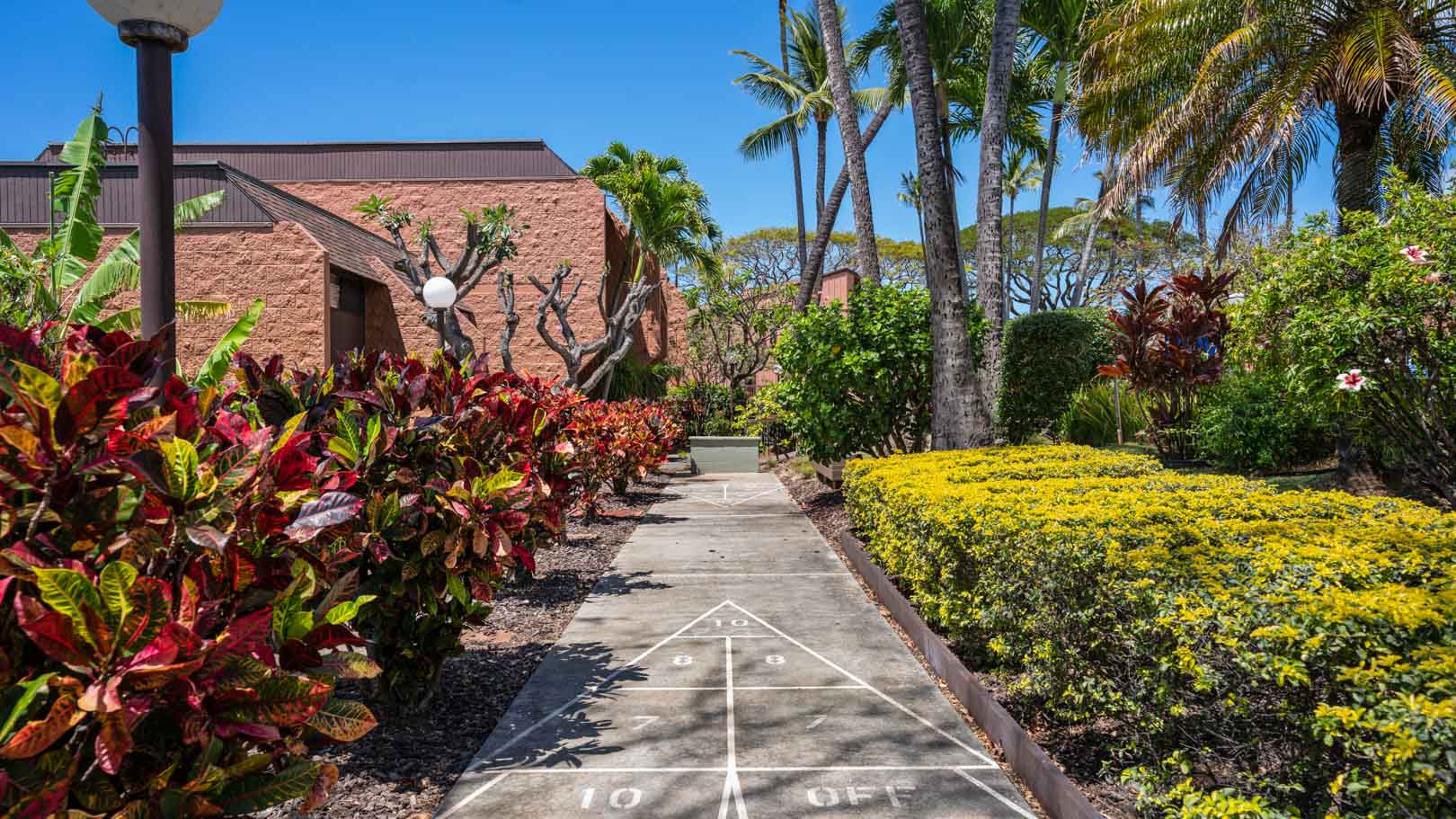 Outdoor amenities available at VRI's Kuleana Club in Maui, Hawaii.
